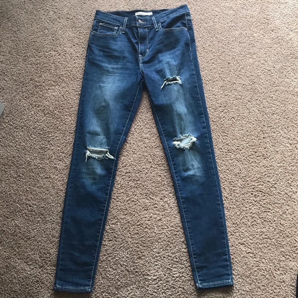 Levi’s ripped jeans